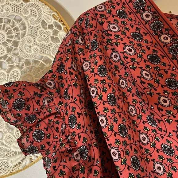 FLORAL Tunic (S) Relaxed V-neck with Butterfly Sleeve, Signed Back/Belted Waist - Picture 3 of 11